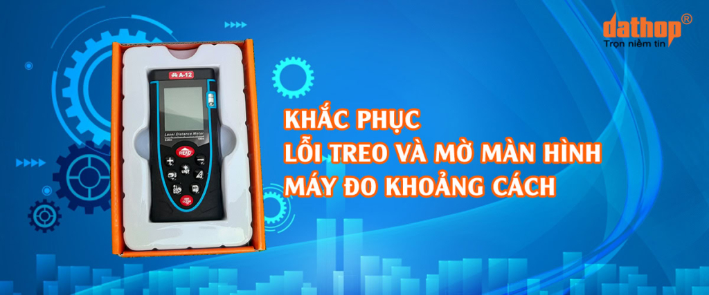khac-phuc-loi-treo-va-mo-man-hinh-may-do-khoang-cach-ektech