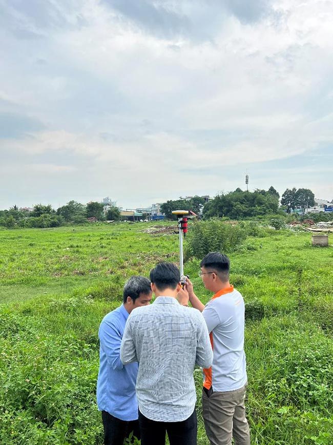 Công tác đo đạc ranh giới tại thực địa.