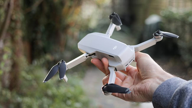 Kiểm tra trực quan máy bay DJI.