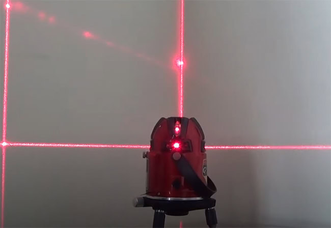 Máy cân bằng laser tia đỏ.
