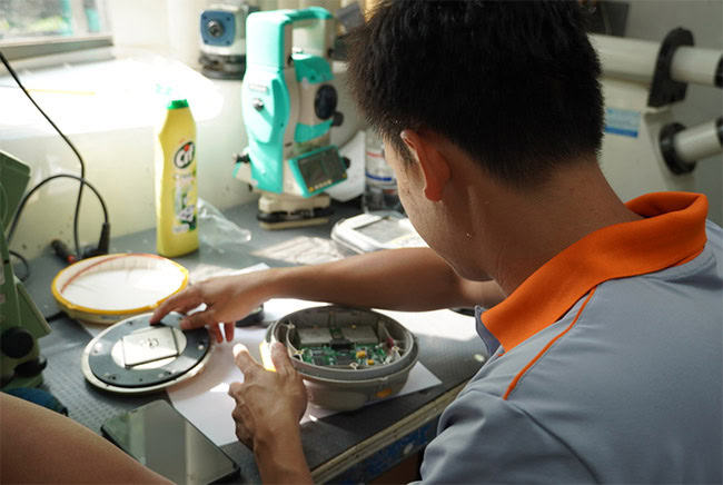 Máy GPS RTK không lên nguồn: Nguyên nhân và cách sửa chữa