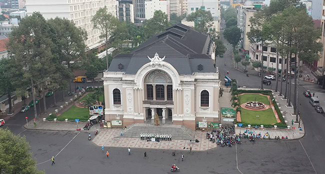 Chứng tích lịch sử và nghệ thuật - Nhà hát Thành phố Hồ Chí Minh.