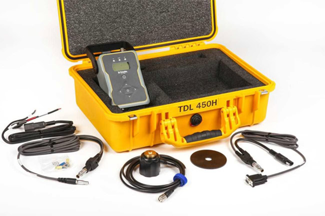 Bộ phát Radio phát tín hiệu Radio giúp hạn chế sự gián đoạn khi định vị.