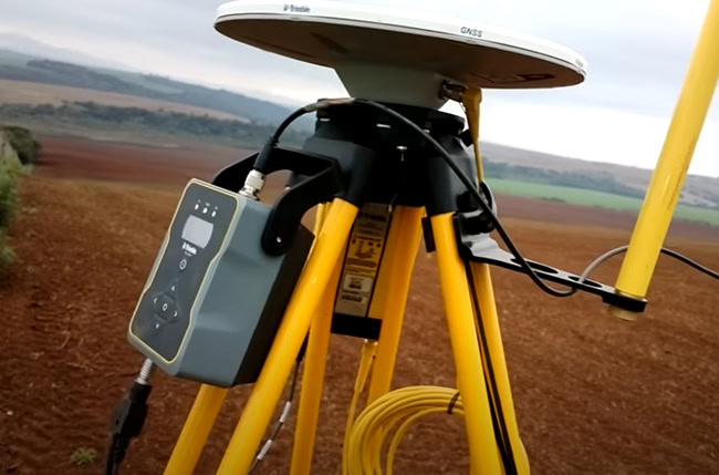 Bộ phát radio Trimble TDL450H kết hợp với máy GNSS Trimble.