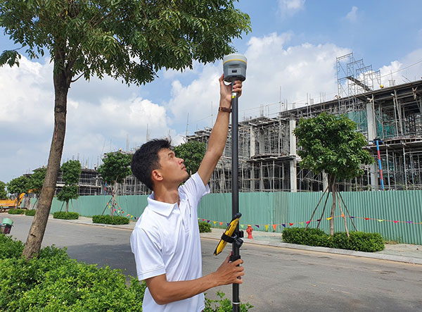 Trimble R12 cũng cho thấy được khả năng làm việc và hiệu quả đáng mong đợi.