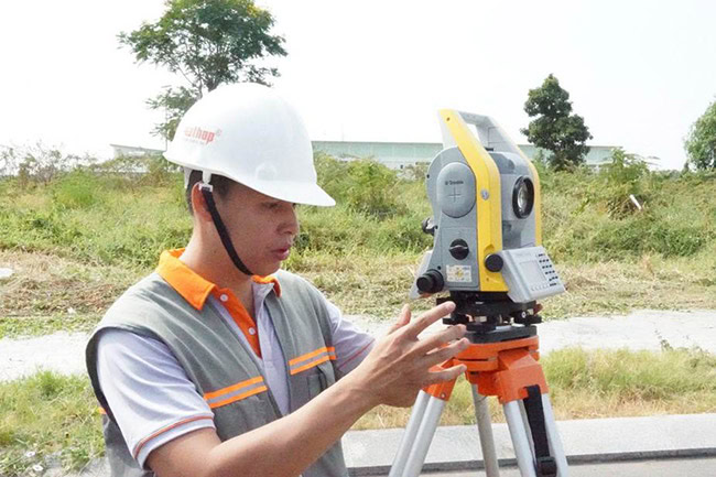 Cần hiệu chuẩn máy toàn đạc định kỳ để đảm bảo độ chính xác.