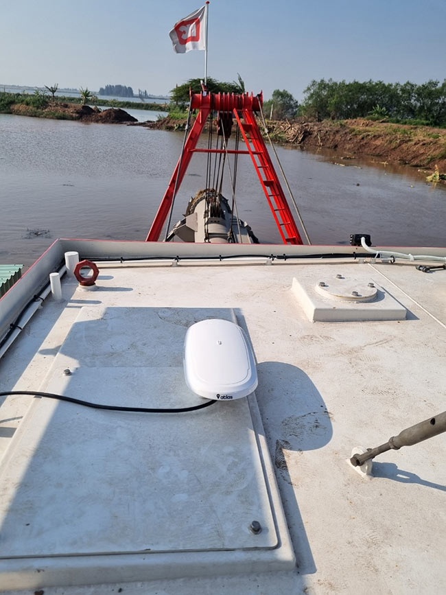 Máy định vị DGPS Heading có thể xác định đồng thời vị trí và hướng.