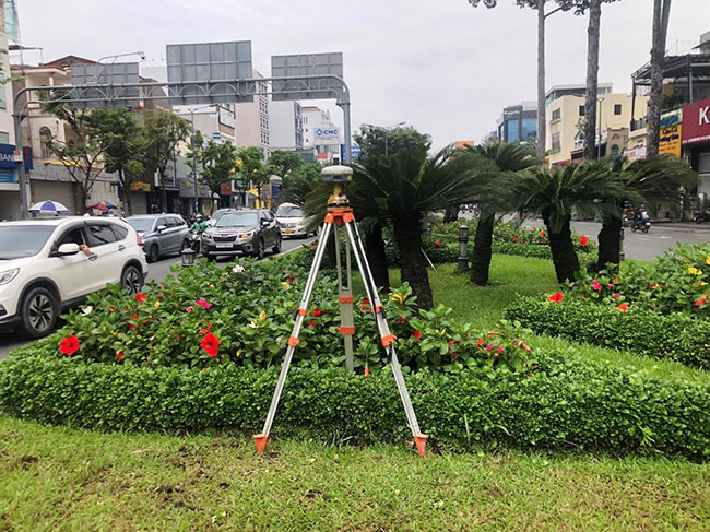 Máy định vị GNSS Trimble R8s phục vụ công tác đo đạc.
