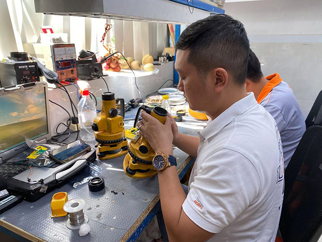 Sai số hệ thống có thể được hạn chế bằng cách kiểm nghiệm, hiệu chỉnh thiết bị thường xuyên.