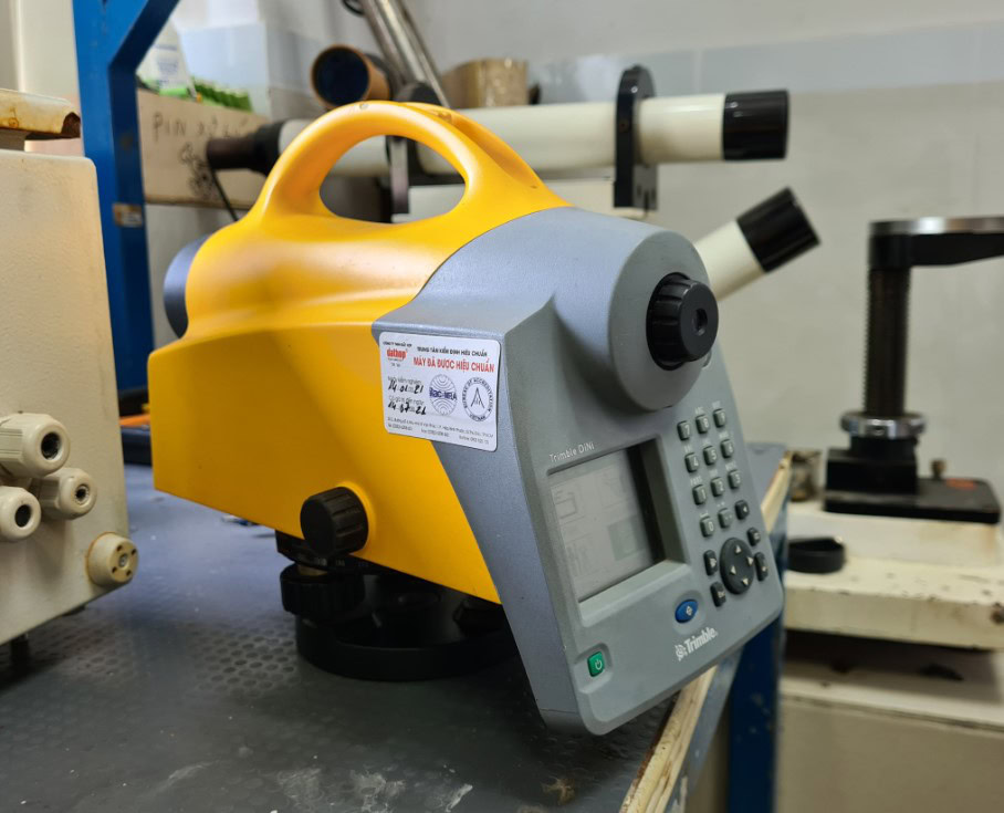 Mỗi thiết bị đo đạc do EKTECH hiệu chuẩn đều được dán tem (ghi rõ thời gian hiệu chuẩn và thời gian có hiệu lực) trước khi bàn giao cho khách