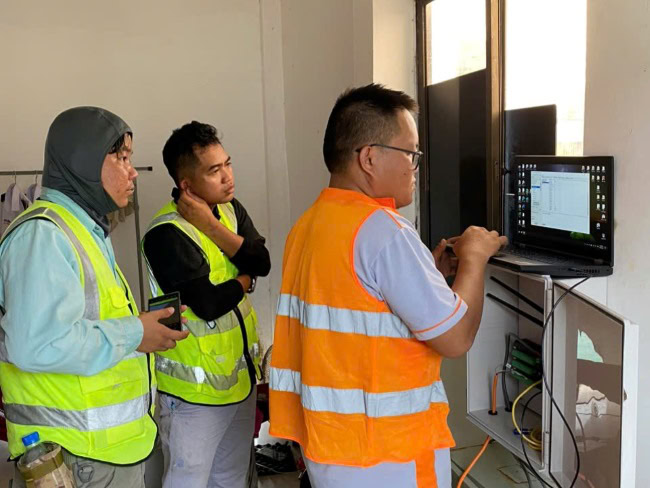 Quy trình triển khai trạm quan trắc khí tượng – thủy văn 02 Kỹ thuật EKTECH hướng dẫn khách hàng vận hành trạm quan trắc.