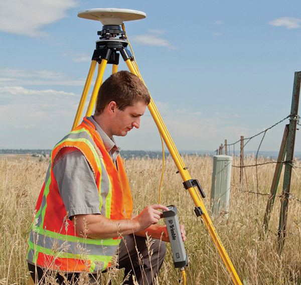 Cấu hình Trimble R9s thuận tiện với màn hình điều khiển ngay trên bộ thu.