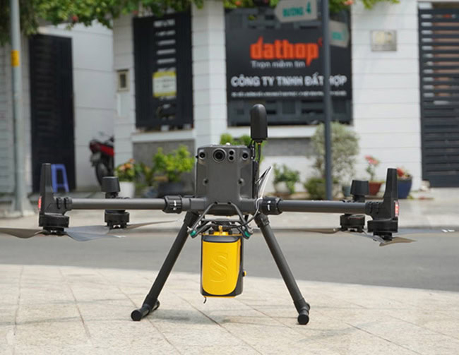 Drone DJI Matrice 300 RTK và cảm biến LiDAR YelowScan Mapper.
