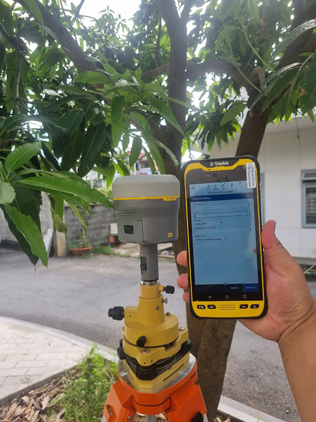 Hiệu suất đo RTX trên dòng máy Trimble R12 sai số về mặt bằng chỉ ở mức 2cm.