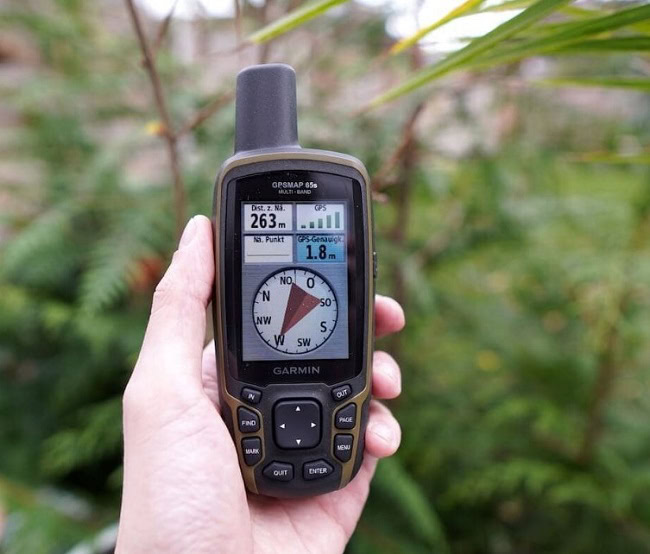 Những trường hợp nên chọn máy GPS cầm tay thay vì GPS RTK