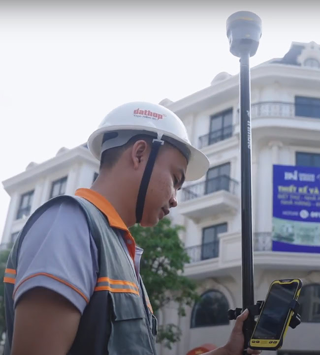 Máy định vị GNSS RTK Trimble R12i kết hợp cùng công nghệ TIP giúp đạt hiệu suất đo mạnh mẽ, chính xác