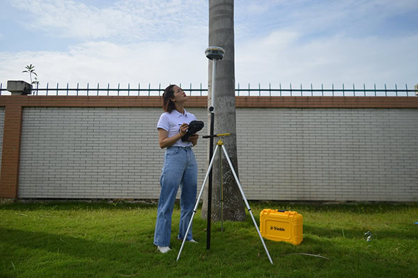 Máy định vị GNSS RTK Trimble