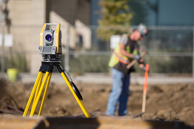 Trimble C5 được trang bị màn hình cảm ứng và công nghệ bảo mật vị trí L2P.