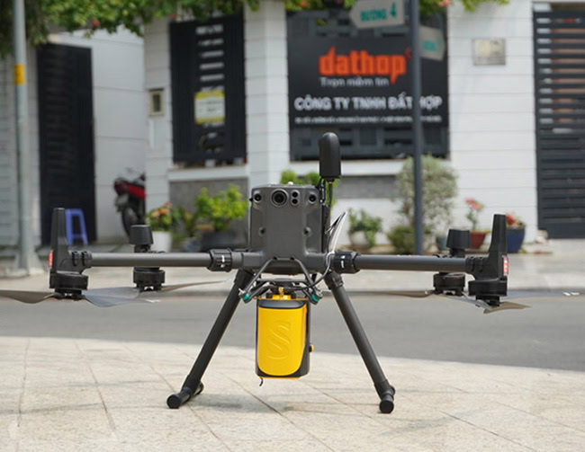 Máy bay không người lái DJI Matrice 300 RTK và cảm biến LiDAR YellowScan Mapper.
