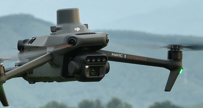 Drone DJI Mavic 3 Multispectral (Mavic 3M) và module RTK.