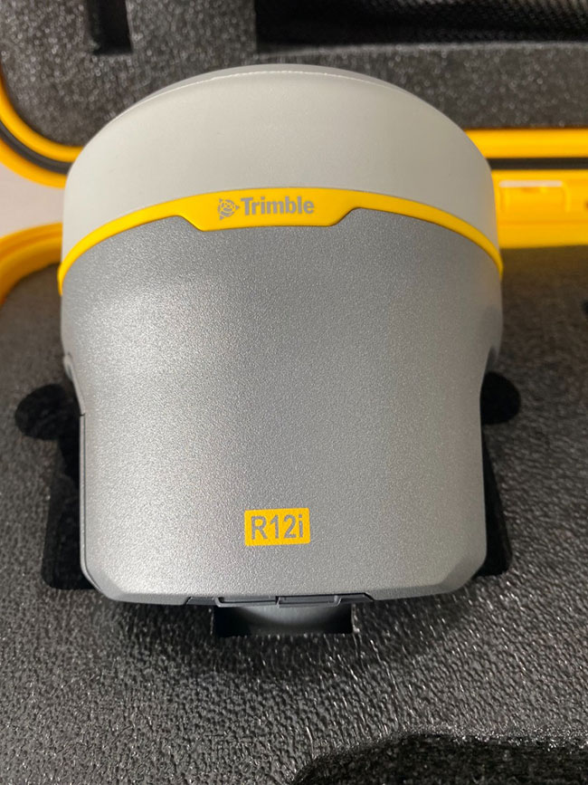 Thiết bị Trimble R12i – Dòng sản phẩm GNSS cao cấp nhất của hãng Trimble.