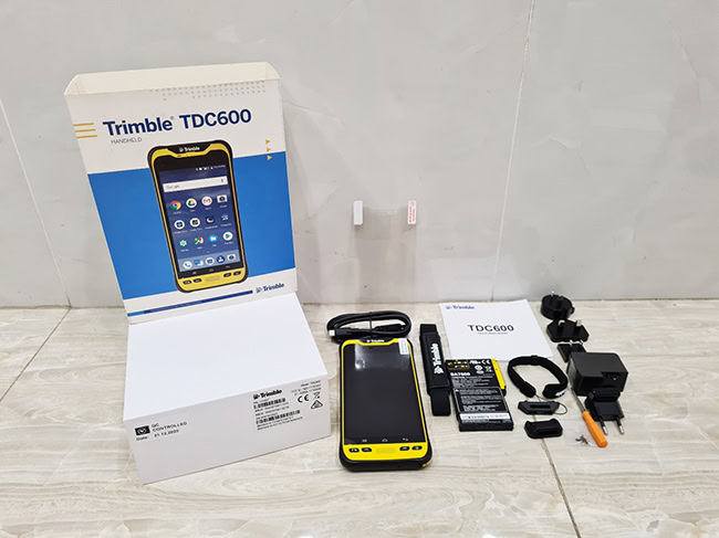 Bộ điều khiển cầm tay Trimble TDC600.