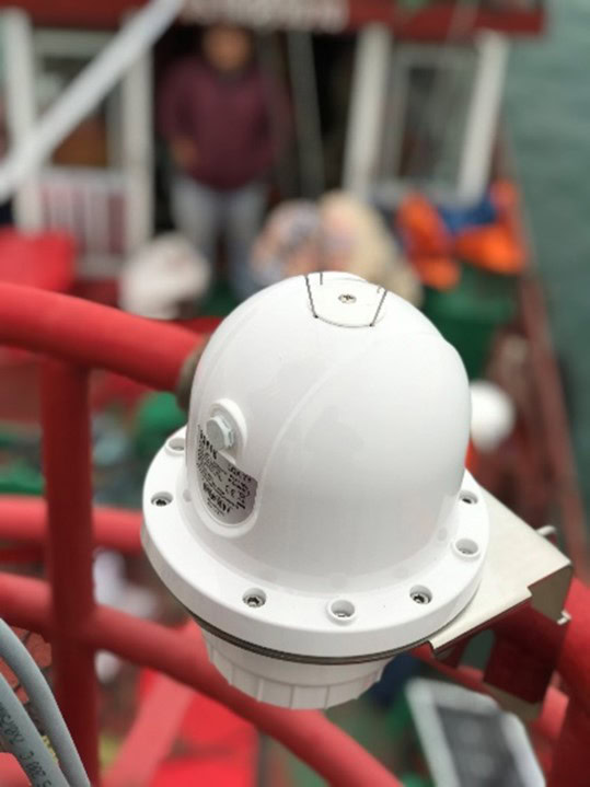 4 bước tháo lắp hệ thống đèn tích hợp AIS trên phao báo hiệu hàng hải