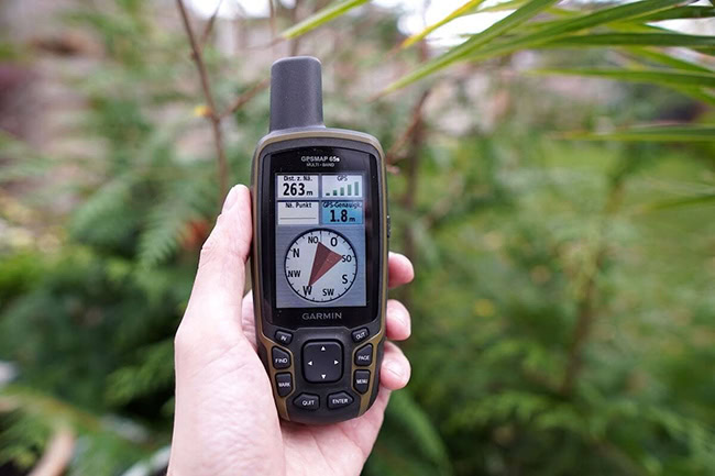 Máy đo diện tích đất rừng Garmin GPSMAP 65s.