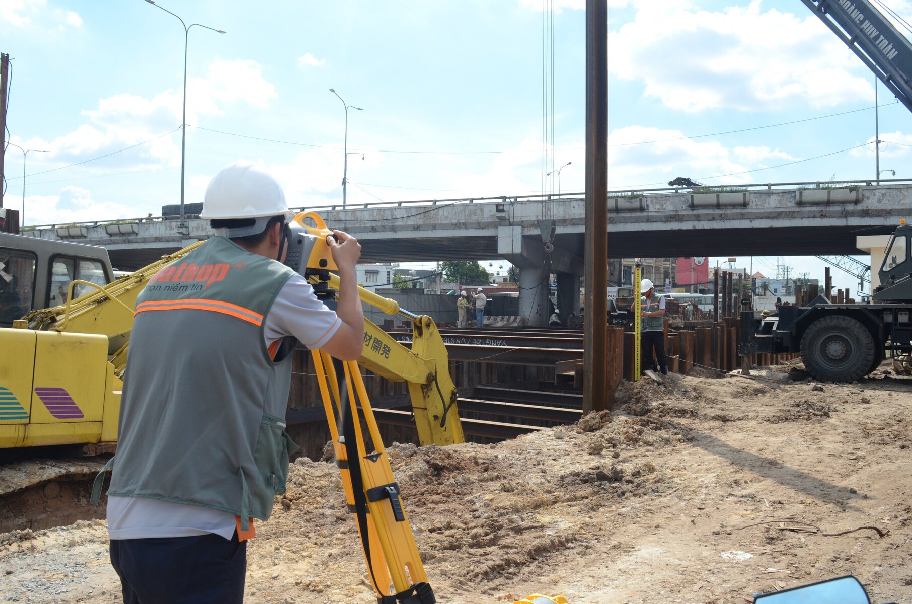 Trimble Dini đo đạc tại công trường
