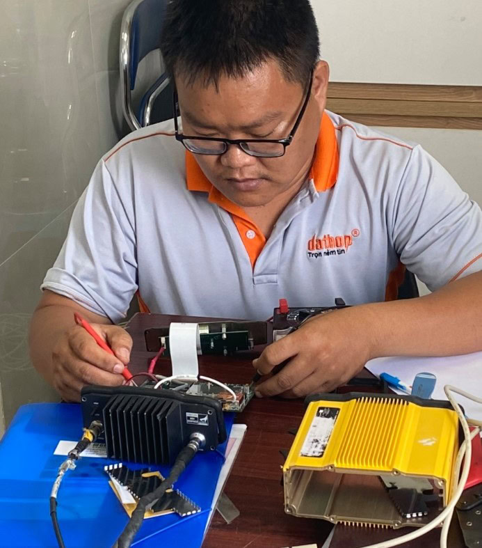 Sửa bộ thu phát tín hiệu Radio dùng trong khảo sát
