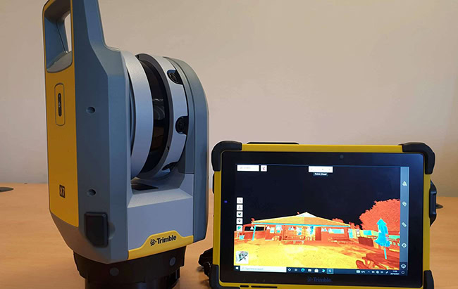 Thiết bị scan laser 3D Trimble X7 và máy tính bảng Trimble T10.