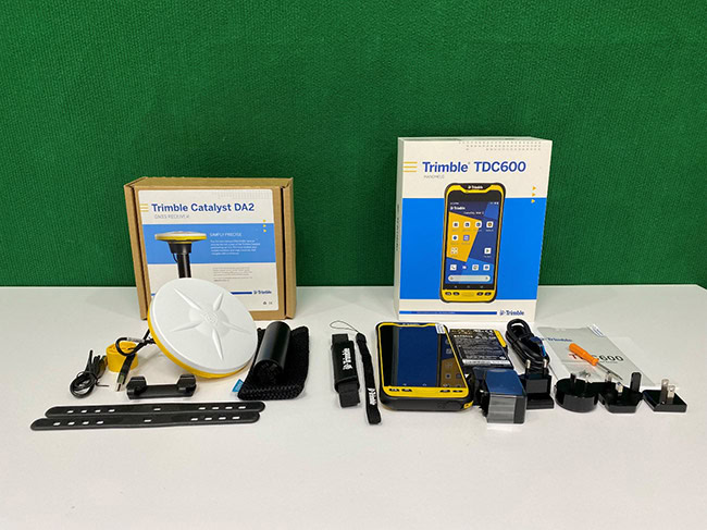 Trọn bộ giải pháp GIS với Trimble Catalyst DA2 và Trimble TDC600.