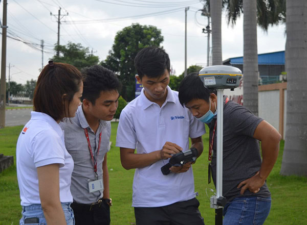 Cấu tạo máy thu GNSS