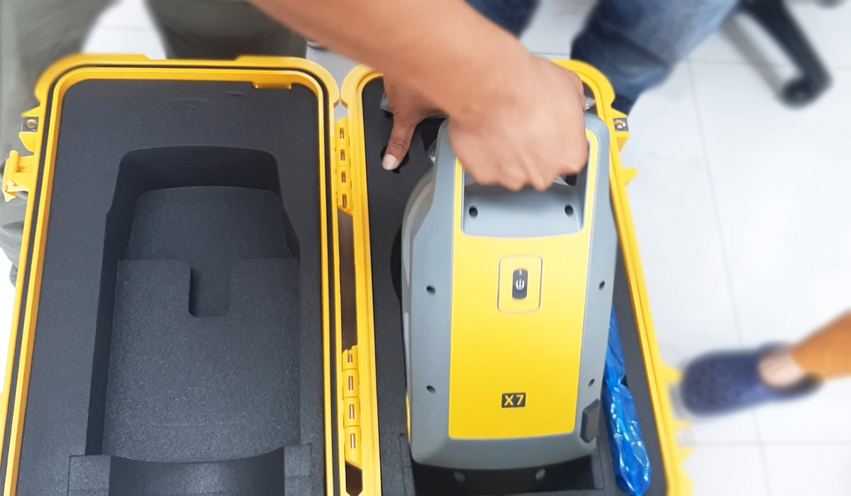 Dat Hop chuyen giao thiet bi scan laser 3D Trimble X7