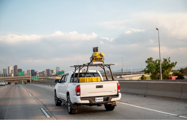 Hệ thống lập bản đồ di động Trimble MX50 thu thập dữ liệu mà chúng có thể được nhập vào Trimble Business Center.
