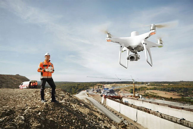Phantom 4 RTK chưa bao giờ lỗi thời nhờ vào khả năng ứng dụng và những tính năng được tích hợp trên thiết bị.