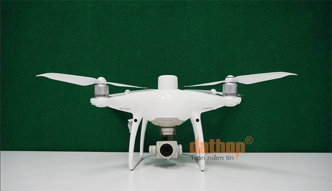 Phantom 4 RTK có camera được tích hợp sẵn đóng vai trò quan trọng trong đo đạc trắc địa.