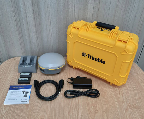 Thiết bị GNSS Trimble R8s có độ chính xác cao, có khả năng đo tọa độ đất cho độ chính xác đến cm, giúp tối ưu chi phí