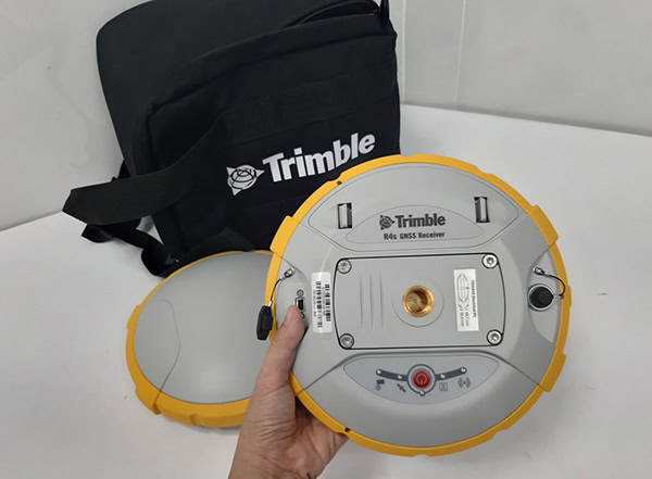 Trimble R4s cung cấp độ tin cậy và chính xác cao, đo tọa độ đất chính xác đến cm